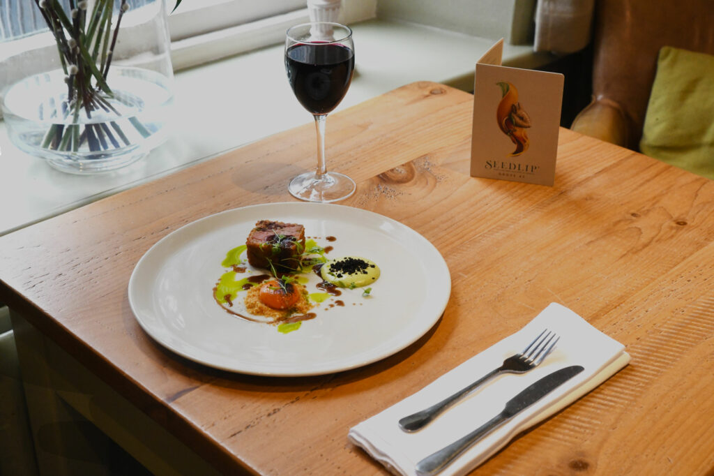 The Best Places to Eat In The Brecon Beacons - The Three Horseshoes 